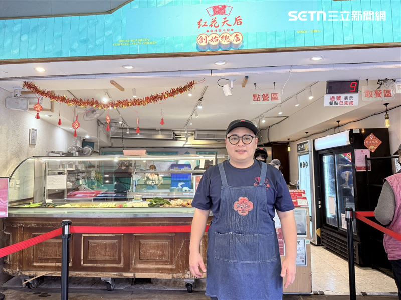 林老闆指出，店內耗材用量龐大，包含耐熱袋、手提袋等，一次進貨約兩三百包，每兩到三週補貨一次，約佔總成本一成左右（圖／記者李育道攝影）