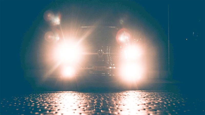 獨/被遠燈刺瞎了眼 警:最高罰3千6百元