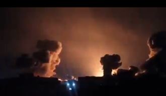 德黑蘭23凌晨遭到以色列猛烈打擊，爆炸火光與濃煙沖天。（圖／翻攝自X平台 @RussCan91）