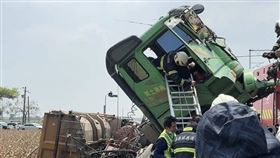 車禍,嘉義,砂石車,自小客