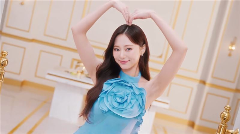 子瑜立大功了!TWICE全球爆紅原因曝光,帶給ONCE雙倍感動的大勢女團(圖/翻攝自IG @thinkaboutzu、翻攝自IG @twicetagram、大風文化提供) )