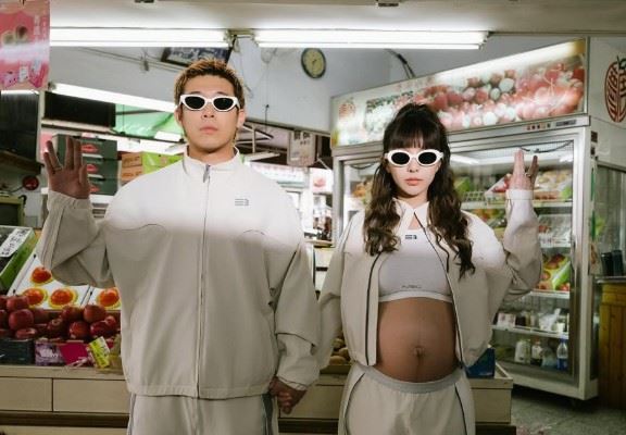 健志與妻子Mia登上節目《OMO調查局》,大方分享兩人從相識、相戀到組建家庭的過程。(圖/翻攝自健志IG)