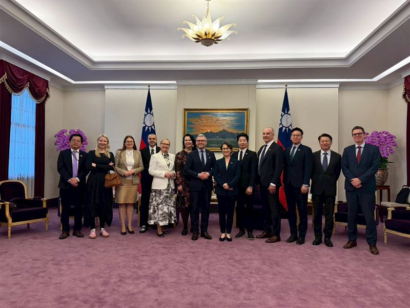 林昶佐近日也帶史上最大的芬蘭國會團訪台，林昶佐3月18日在臉書發文表示，很高興陪同芬蘭議會代表團拜訪我們的副總統蕭美琴。（圖／翻攝自林昶佐臉書）