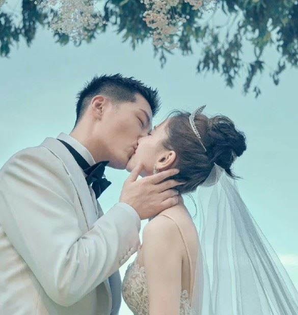 已婚的何超蓮與中國男星竇驍結婚後，外界多次傳出婚變揣測，不過兩人仍持續以實際互動回應傳聞。（圖／翻攝自何超蓮IG）