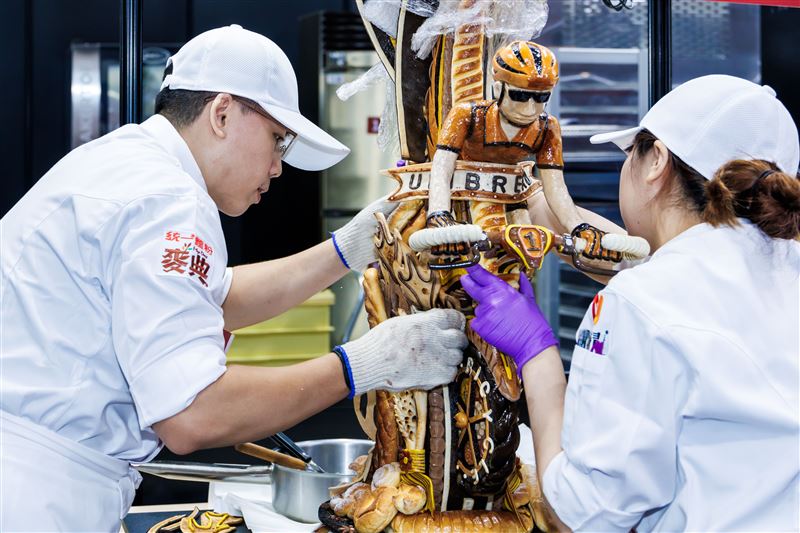 2026 UniBread烘焙王麵包大賽即日起至5月29日止開放EMAIL及書面報名,重金50萬尋找世界冠軍接班人。(圖/品牌業者提供)