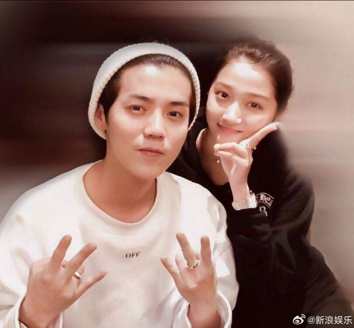 近期娛樂圈再度掀起關於藝人感情狀態的討論,外界關注焦點集中在長期低調交往的鹿晗與關曉彤,隨著多項傳聞與蛛絲馬跡被放大檢視,兩人關係再度成為話題中心。(圖/翻攝自微博)