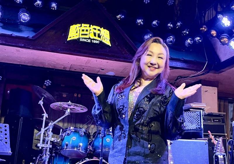 鄭怡3度登上藍色狂想演出,吸引跨世代觀眾朝聖。(圖/星光娛樂提供)