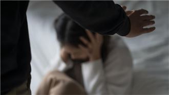 桃園買春見本尊涼半截！嫖客掐頸奪4000元