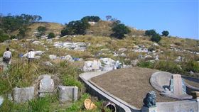 「土葬」後10年左右都要「撿骨」。（圖／楊登嵙提供）