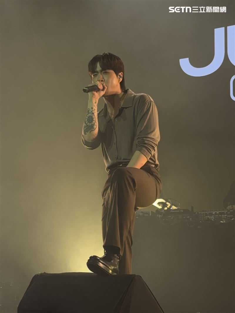 JUNNY來台開演唱會，近距離和粉絲互動。（圖／讀者提供）