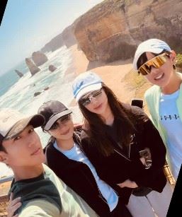 吳尊一家四口生活穩定低調。(圖/翻攝自吳尊IG)