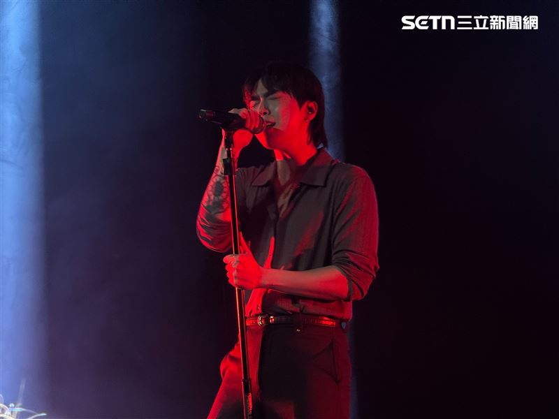 JUNNY來台開演唱會，近距離和粉絲互動。（圖／讀者提供）