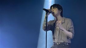 JUNNY來台開演唱會，一連演唱多首歌曲，非常有誠意。（圖／讀者提供）