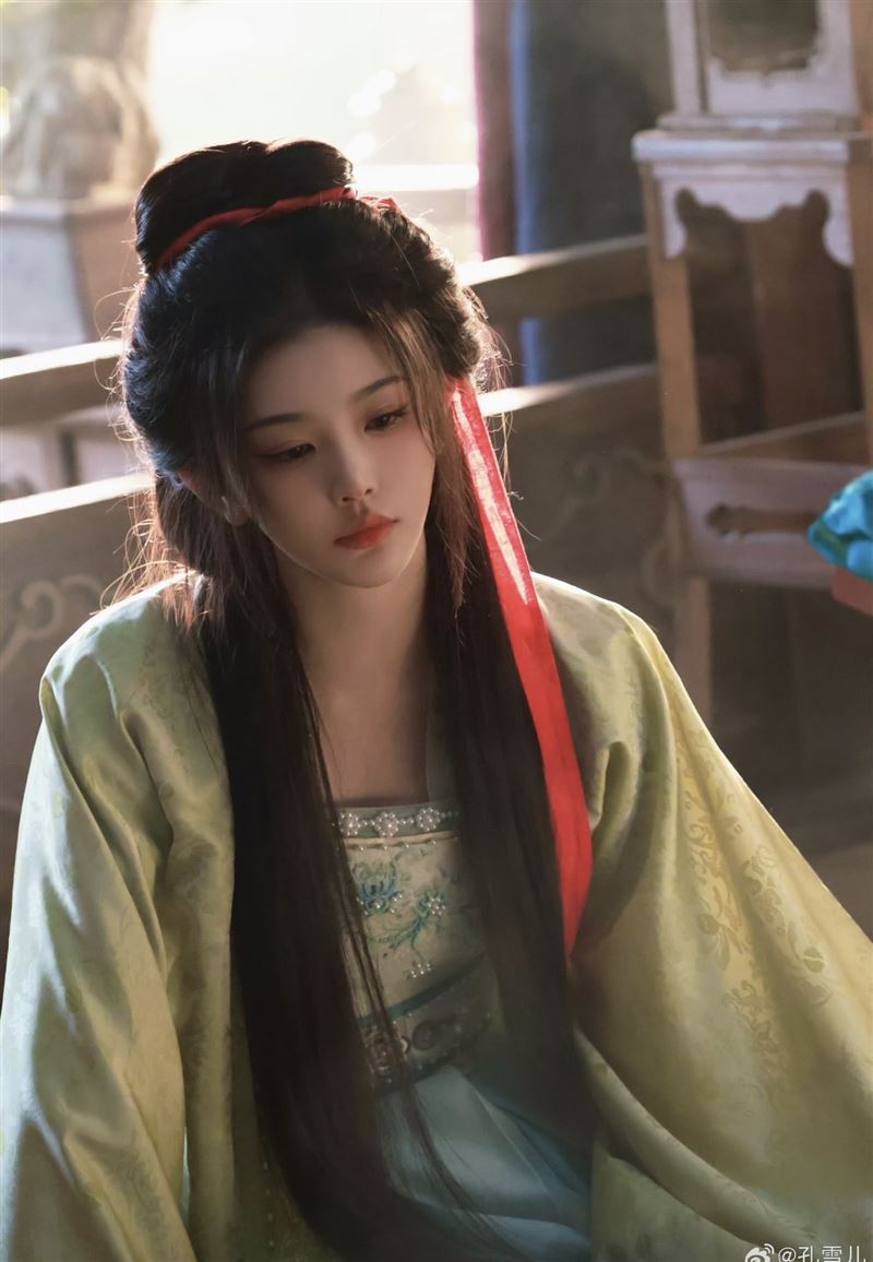 孔雪兒演出《逐玉》「俞淺淺」爆紅。（圖／翻攝自微博）