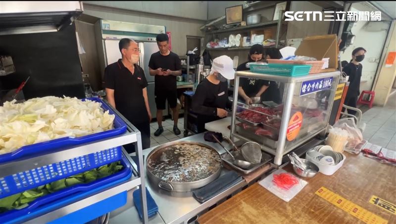 業者回應，若遇到客人反映會先補上一碗，若還是不滿意則會退錢，這次與消費者溝通出現誤會。（圖／翻攝畫面）