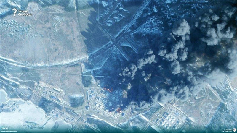 衛星照拍下普里莫斯克遇襲後所冒出的大片濃煙，拉遠所見。（圖／翻攝自X平台 @visegrad24）