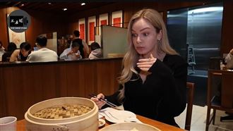 朝聖鼎泰豐4道菜　挪威正妹吃到狂翻白眼