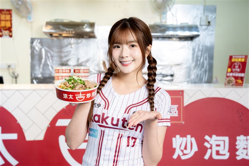 樂天女孩笑笑推薦「球場私藏美食」（圖／樂天桃猿提供）