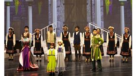 高雄美國學校再創舞台高峰，《冰雪奇緣》音樂劇四場完售。101位學生打造沉浸式視聽饗宴。（圖／主辦單位提供）