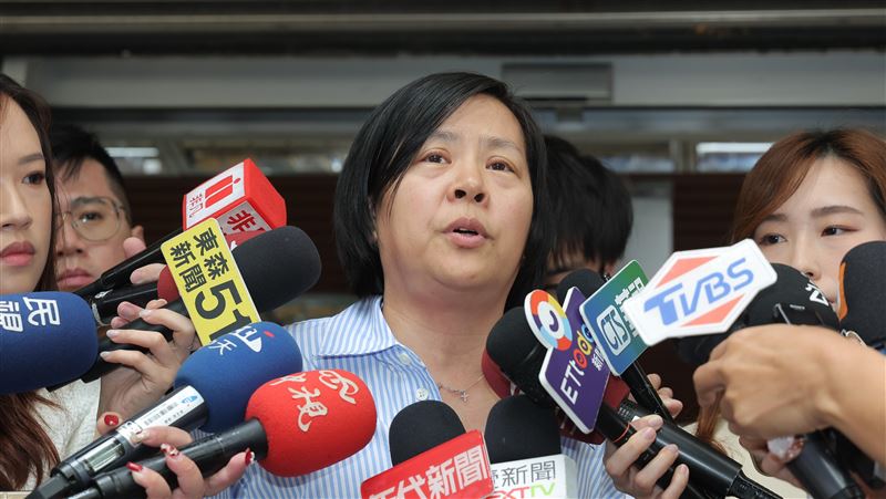 前白營核心秀700萬圖表：這題我挺李貞秀