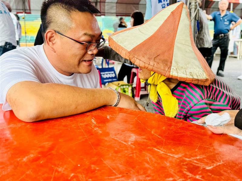 劉婦直到人生的最後一刻，仍是奉獻給兒子，議員盼她能一路好走。（圖／洪宗麒提供）