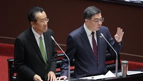 卓榮泰、顧立雄立院列席備詢立法院會24日對行政院長卓榮泰提出施政方針及施政報告繼續質詢，卓榮泰（右）與國防部長顧立雄（左）列席備詢，回應有關對美軍購議題。中央社記者翁睿坤攝　115年3月24日