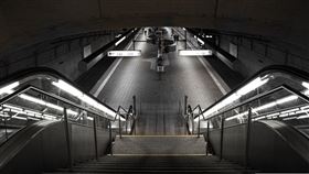 日本大阪南海電鐵「白鷺站」發生一起嚴重事故。（示意圖／Pixabay）