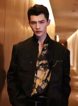 高銘辰屬新生代演員，雖戲份不重，但古裝造型與表現穩定。（圖／翻攝自維基百科）