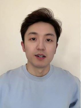 李殿尊出身主持與綜藝，曾在相逢時節飾演年輕版角色。（圖／翻攝自網路）