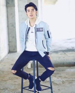 吳逸迦曾在傳聞中的陳芊芊飾演搞笑角色「梓銳」。（圖／翻攝自網路）