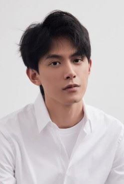 鄧凱畢業於魯迅美術學院，曾歷經8年跑龍套時期，參演三國機密之潛龍在淵、暗戀橘生淮南等配角，如今憑角色翻紅。（圖／翻攝自微博）