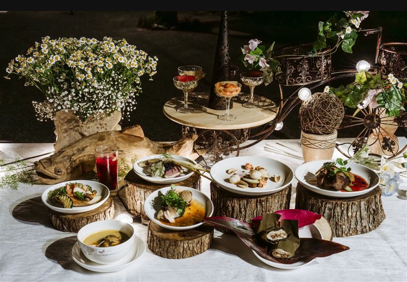 被譽為「花蓮風土詩人」在地主廚葉志龍，與理想大地飯店主廚戴順亮，雙團隊合作聯手打造2026「心流｜風土特色料理」。（圖／飯店旅宿業者提供）