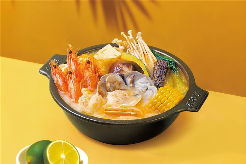 老先覺限店推出「澎派海鮮冬蔭功鍋」。(圖／吾蜂美味集團提供）