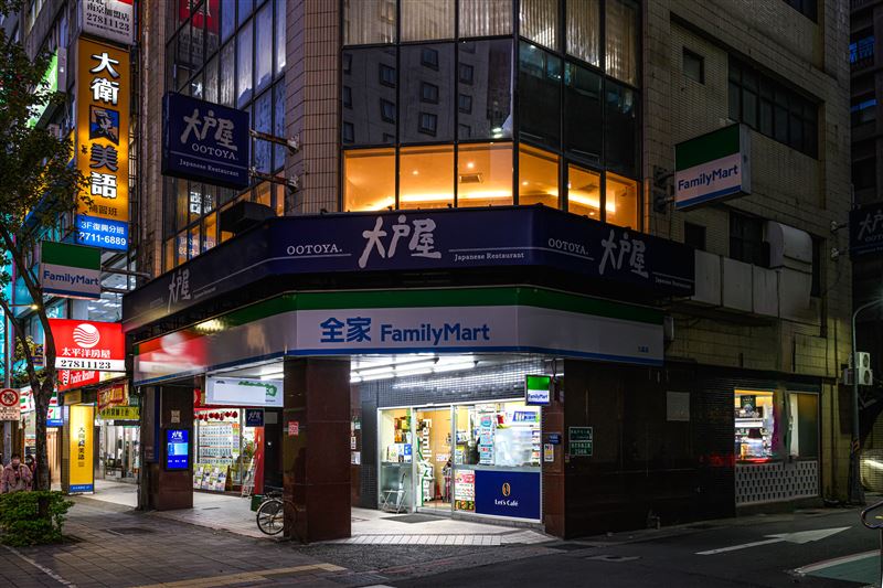 全家3月28日晚上，將響應關燈一小時全球行動，本次並號召集團十大關係企業內共同響應。（圖／品牌業者提供）