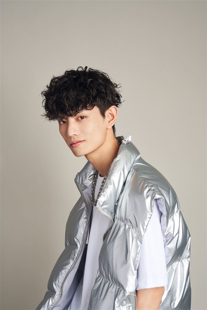 斑恩推出新歌〈只想站在你身邊〉。（圖／索尼音樂提供）