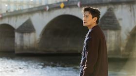 張信哲〈萬語千言〉。（圖／潮水音樂提供）