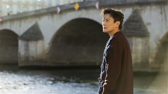 靈感強碰周杰倫　張信哲現蹤梵谷小鎮致敬