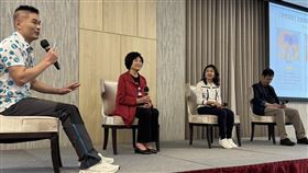 83歲阿嬤一個人旅行　勇闖南北極走訪70國今年已經83歲的林惠如（左2）從7年前開始一個人旅行，包含南北極都已經是已攻略的旅遊地點，且已走訪過70個國家。中央社記者余曉涵攝  115年3月24日