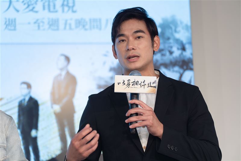 亮哲飾演口腔顎面外科主治醫師。（圖／大愛提供）