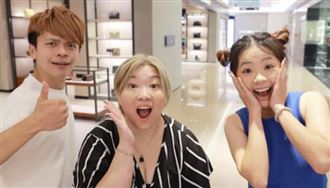 蔡阿嘎分享廠商合作邀約信件，收件人誤寫為前員工蘿拉。（圖／翻攝自IG，yga0721 ）