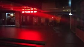 文山區停電，導致國小內鐵捲門放不下來，所幸目前學生已全數返家。（圖／里長陳峙穎提供）