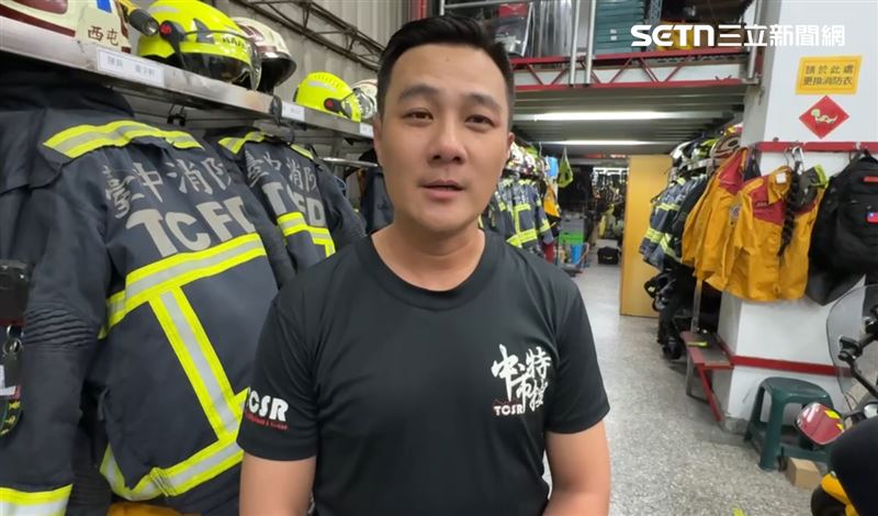 特搜大隊西屯分隊小隊長陳杰祺表示，10多分鐘之內就將小男孩救下來。（圖／翻攝畫面）