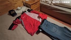 警方將徐男及其隨身行李全數帶回偵辦，現場僅遺留部分未清洗的衣物與飲料。（圖／翻攝畫面）