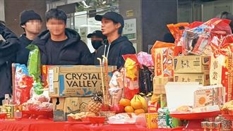 獨家！蟄伏公司避風頭薛仕凌消瘦露面透氣