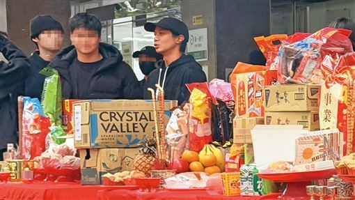 獨家！蟄伏公司避風頭薛仕凌消瘦露面透氣
