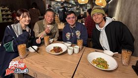 杜汶澤開設的港式麵館獲主持群高度評價成為本集評比冠軍，（左起）朵拉、阿龐、杜汶澤、風田。（圖／TVBS提供）