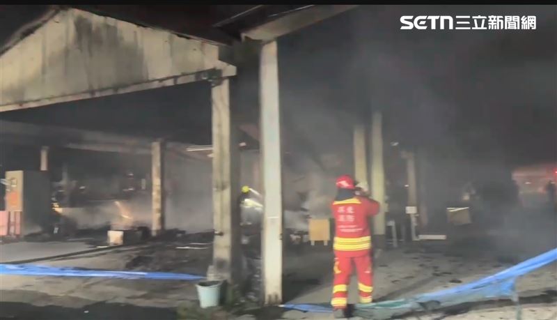 屏東里港果菜市場深夜惡火　波及5攤商