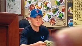 霍建華近日現身香港看起來較之前瘦削。（圖／翻攝自小紅書）