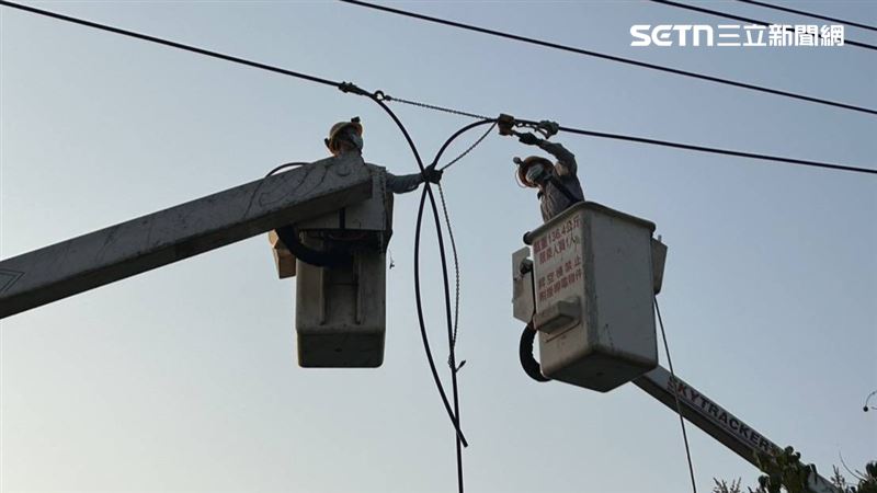 大車撞電桿、民宅！運將喪命釀291戶沒電