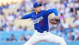 洛杉磯道奇隊超級巨星大谷翔平25日在對陣前東家洛杉磯天使隊的熱身賽中，首度以二刀流身分出賽，投手丘上於4局內狂飆11次三振。（圖／美聯社／達志影像）